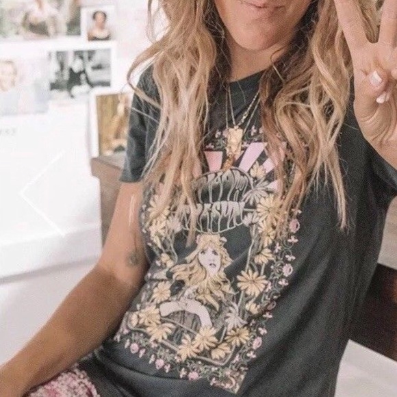 Tops - FOLLOW the SUN Tee Shirt